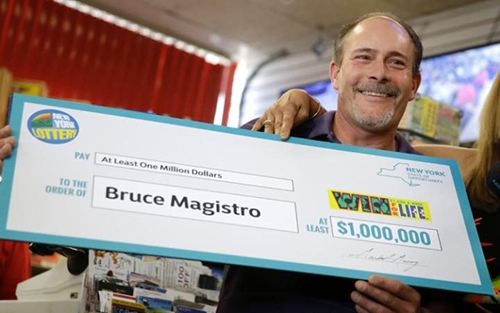 &Ocirc;ng&nbsp;Bruce Magistro thắng&nbsp;giải một triệu USD lần thứ hai trong đời (Ảnh:&nbsp;AP).