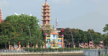 Chùm ảnh không khí Phật đản về trên dòng kênh Nhiêu Lộc