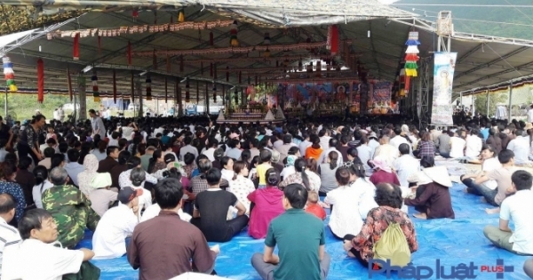 Gần 3 nghìn người về dự lễ Đại lễ Phật Đản tại Đại bảo tháp Mandala Tây Thiên