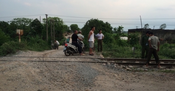 Văn Lâm (Hưng Yên): Tử vong vì đi xe đạp điện bị tàu hỏa tông, kéo lê gần 50 mét