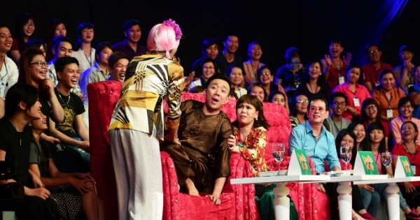Trấn Thành, nhạc sĩ Đức Huy hốt hoảng vì bị thí sinh “cưỡng hôn” trong Làng hài mở hội