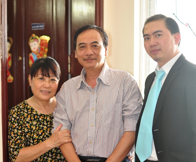 Luật sư Trương Anh T&uacute; tại buổi gặp gỡ b&agrave; con t&aacute;i định cư tại OTC1.