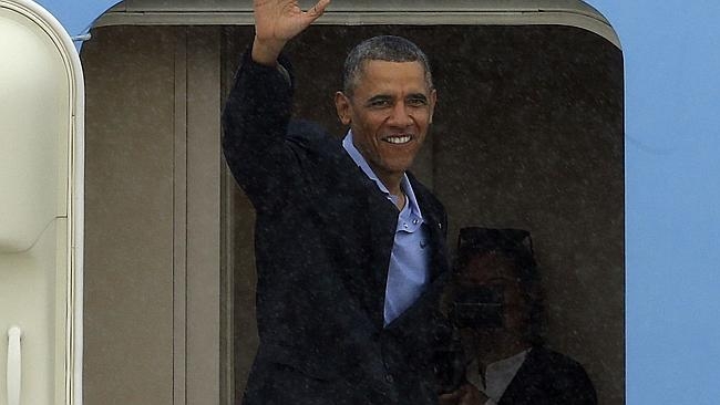 Cho d&ugrave; Tổng thống Obama bay tới bất kỳ đ&acirc;u, mọi nghi thức đều rất chặt chẽ (Ảnh: AP).&nbsp;