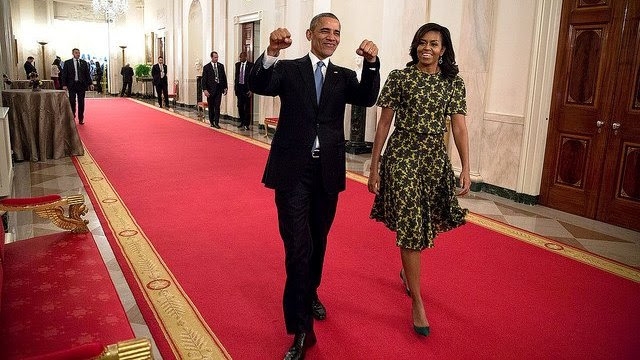 Qua tr&ograve; chơi của Đại sứ Ted Osius, Tổng thống Obama hiện l&ecirc;n th&acirc;n thiện, gần gũi v&agrave; h&agrave;i hước.&nbsp;Ảnh: FB Đại sứ