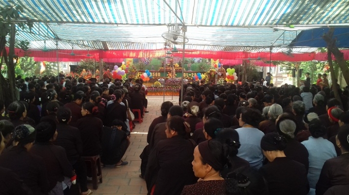 Kh&ocirc;ng kh&iacute; buổi lễ Phật Đản s&aacute;ng nay tại ch&ugrave;a Thụy Ứng.