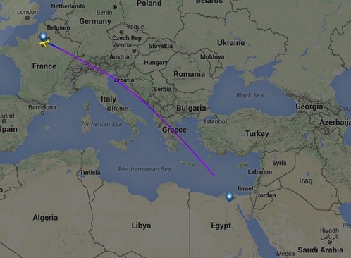 M&aacute;y bay biến mất khi c&aacute;ch kh&ocirc;ng phận Ai Cập chỉ hơn 130km. (Ảnh: Guardian)