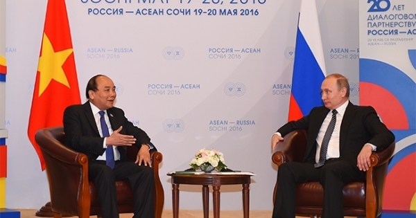 Thủ tướng Nguyễn Xuân Phúc hội kiến Tổng thống Putin