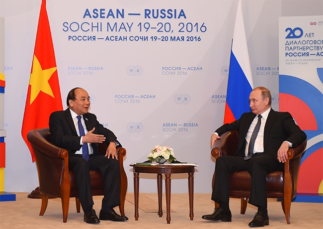 Nga ủng hộ Việt Nam trong việc th&uacute;c đẩy x&acirc;y dựng Bộ quy tắc ứng xử ở Biển Đ&ocirc;ng giữa ASEAN v&agrave; Trung Quốc.