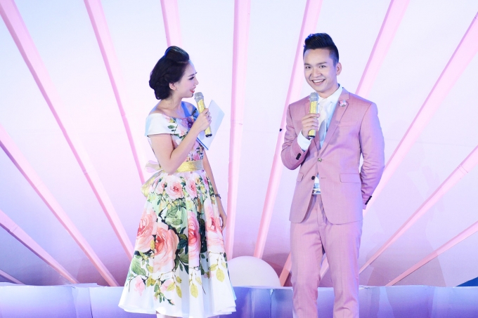 MC Hạnh Ph&uacute;c v&agrave; Mỹ V&acirc;n l&agrave; MC dẫn dắt chung kết Hoa hậu Biển Việt Nam.