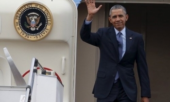 Xem Chuyên cơ Tổng thống Obama lăn bánh trên đường băng Nội Bài