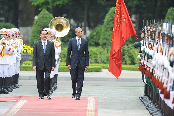 &nbsp;Chủ tịch nước Trần Đại Quang v&agrave; Tổng thống Mỹ Barack Obama trong lễ đ&oacute;n tại Phủ Chủ tịch.
