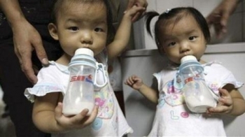 Trường mầm non nghi dùng sữa giả khiến hàng trăm trẻ sưng mắt, chảy máu mũi