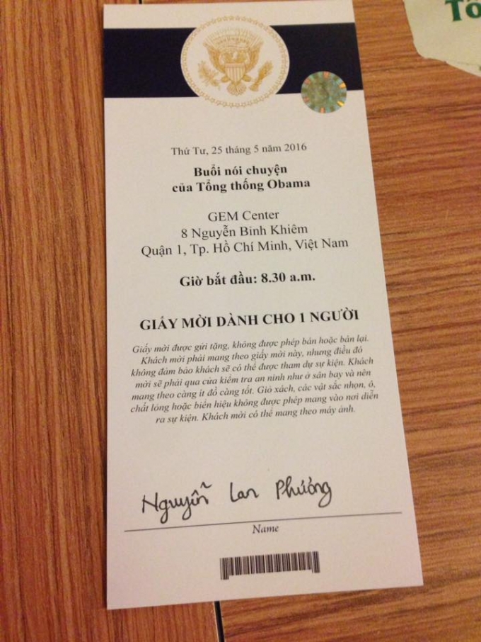 &nbsp;Diễn vi&ecirc;n Lan Phương đăng tải ảnh chụp thư mời tham dự buổi n&oacute;i chuyện của Obama.