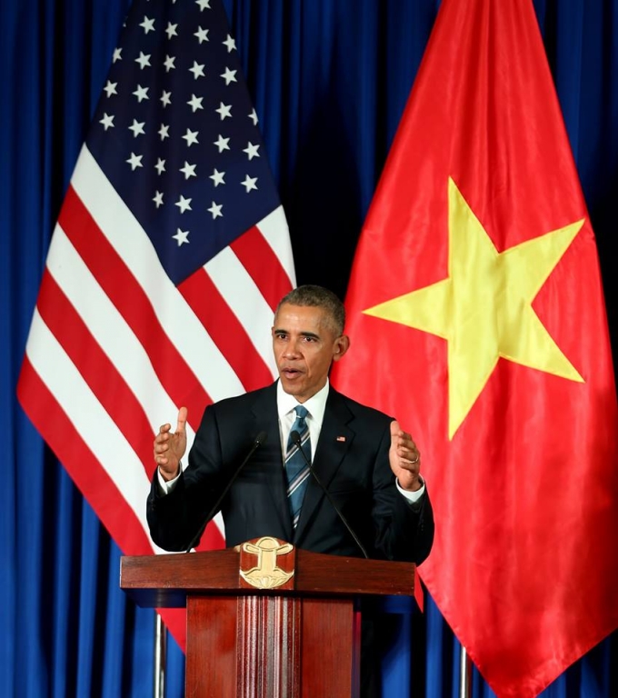 Tổng thống Obama ph&aacute;t biểu tại cuộc họp b&aacute;o ở Trung t&acirc;m Hội nghị Quốc tế, H&agrave; Nội, s&aacute;ng ng&agrave;y 23/5 (Ảnh: Hải Minh)
