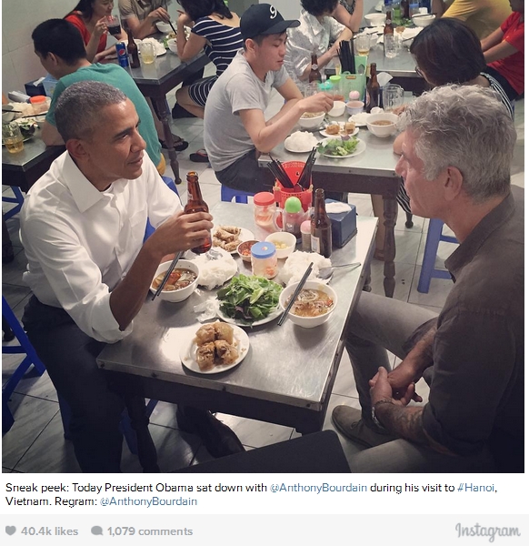 Bức ảnh ăn tối tại qu&aacute;n b&uacute;n chả của Tổng thống Obama nhận được nhiều lượt