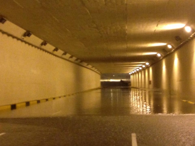 Đường hầm tr&ecirc;n tuyến đại lộ Thăng Long cũng bị ngập nghi&ecirc;m trọng.
