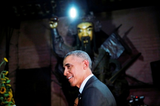 Tổng thống Barack Obama&nbsp;trong ch&ugrave;a&nbsp; (Ảnh: Reuters).