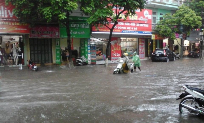 Nước ngập tại đường Nguyễn Văn Trỗi.