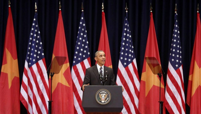 Tổng thống Mỹ Barack Obama ph&aacute;t biểu trước người d&acirc;n Việt Nam tại Trung t&acirc;m Hội nghị Quốc gia ở thủ đ&ocirc; H&agrave; Nội h&ocirc;m 24/5/2016. (Ảnh: AP)