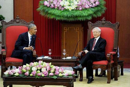 Tổng thống Mỹ Obama gặp gỡ Tổng b&iacute; thư Nguyễn Ph&uacute; Trọng tại Văn ph&ograve;ng Trung ương Đảng (Ảnh: VnExpress).