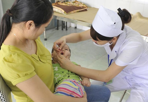 Từ th&aacute;ng 6/2016 Việt Nam đưa vacxin bại liệt mới v&agrave;o sử dụng. Ảnh: minh họa