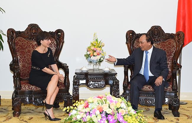 Thủ tướng Nguyễn Xu&acirc;n Ph&uacute;c v&agrave; b&agrave; Cecllia Piccioni. (Ảnh: VGP)