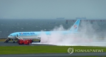 Máy bay Hàn Quốc chở 319 người bốc cháy trước khi cất cánh