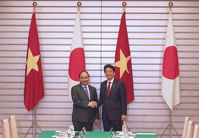 Thủ tướng Nguyễn Xu&acirc;n Ph&uacute;c tham dự hội đ&agrave;m với Thủ tướng Shinzo Abe (Ảnh: VGP).