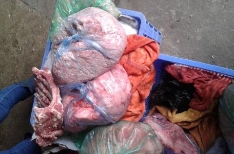 Thịt lợn xanh lè giá 20.000/kg vào thẳng quán ăn