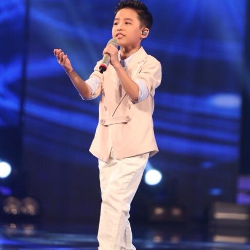 Vietnam Idol Kid 2016: Cậu bé hát đám cưới lần đầu tiên mang giày hát trên sân khấu lớn