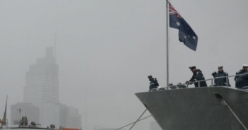 Khám phá chiến hạm mang tên lửa của Australia vừa cập cảng TP HCM