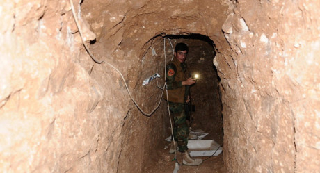 Một đường hầm của IS được ph&aacute;t hiện ở Mossul.