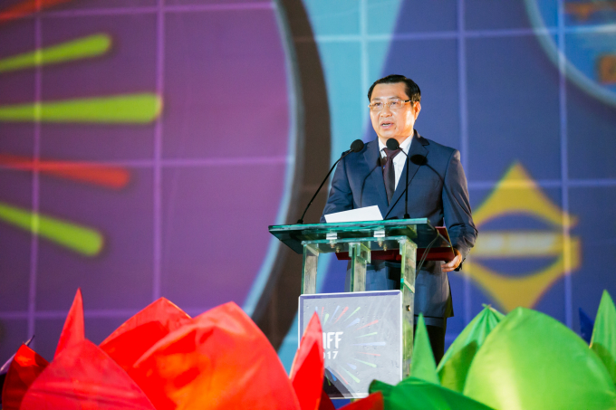 Chủ tịch UBND TP Đ&agrave; Nẵng Huỳnh Đức Thơ đọc diễn văn khai mạc DIFF 2017.