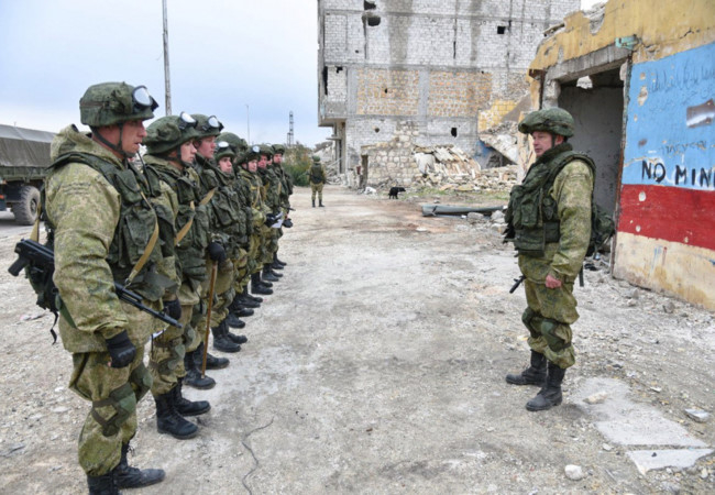 &nbsp;Binh sĩ Nga l&agrave;m nhiệm vụ tại Aleppo, Syria.