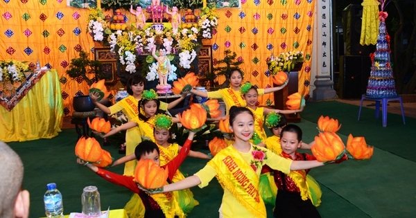Hà Nội: Đại lễ Phật Đản 2017 tại chùa Phụng Thánh