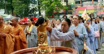 TP HCM: Hàng ngàn phật tử tham dự lễ rước Phật đản sinh