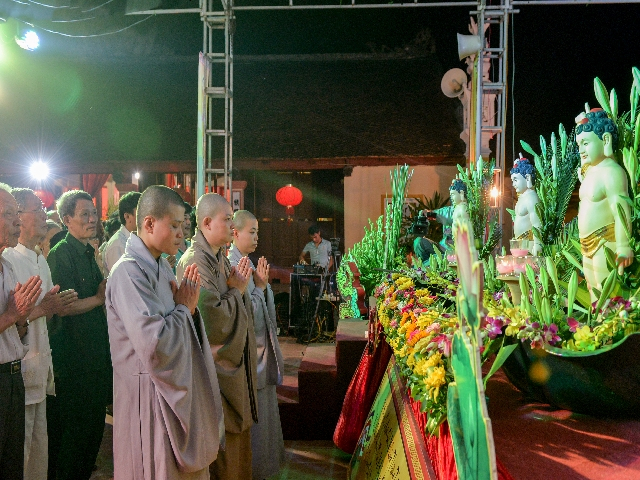 Bắc Ninh: K&iacute;nh mừng Đại lễ Phật đản 2017 tại ch&ugrave;a Phật T&iacute;ch