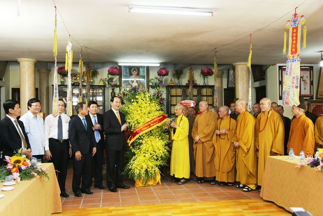 Chủ tịch nước ch&uacute;c mừng Phật đản 2017 đức Ph&aacute;p chủ GHPGVN