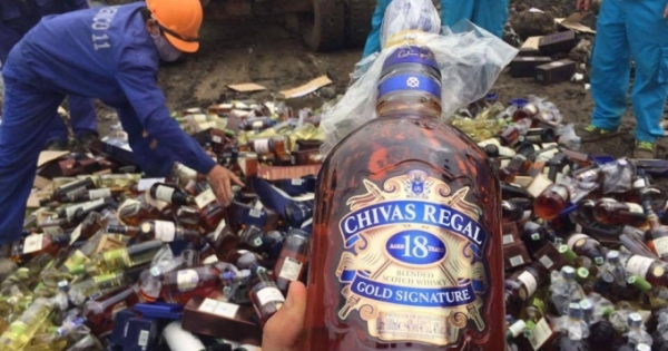 Hà Nội: Tổ chức tiêu hủy số lượng rượu lớn nhất trong lịch sử