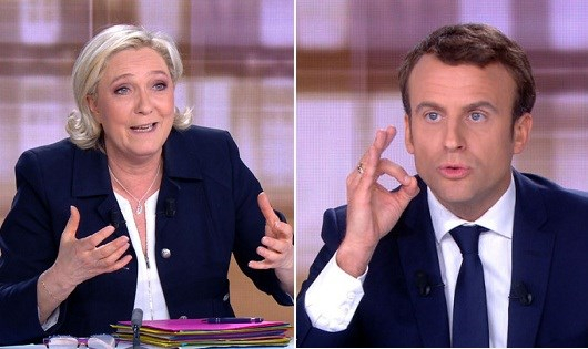 Đối thủ cực hữu Marine Le Pen v&agrave; ứng cử vi&ecirc;n độc lập Emmanuel Macron (phải).