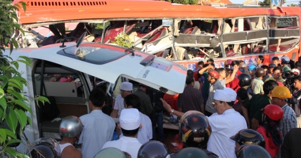Vụ tai nạn ở Gia Lai: Chiếc xe tải trước khi gây tai nạn đã lao qua trạm thu phí rồi bỏ chạy