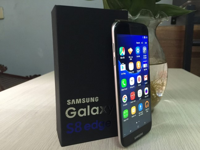 Điện thoại Galaxy S8 edge với gi&aacute; chưa tới 3 triệu đồng!