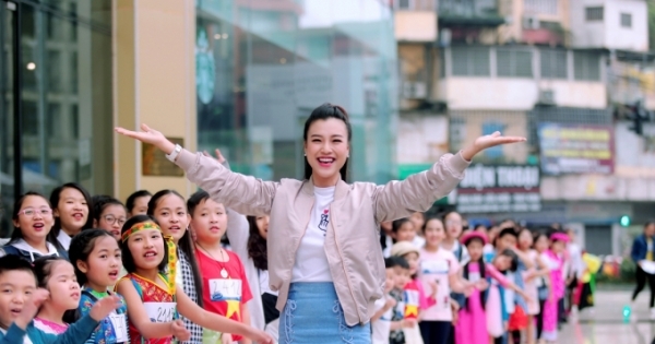 Hoàng Oanh thấy mình trẻ gần chục tuổi khi dẫn Vietnam Idol Kids