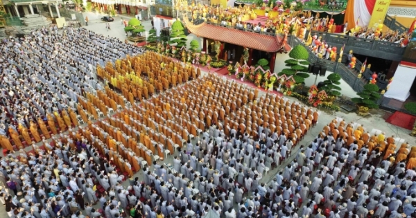 Clip: Hàng ngàn người dự lễ Phật đản tại TP Hồ Chí Minh
