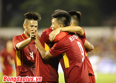 Niềm vui của cầu thủ U20 Việt Nam sau b&agrave;n thắng danh dự của Đức Chinh - Ảnh: Quốc An&nbsp;