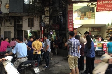 Hà Nội: Kẻ đâm người bị thương rồi cổ thủ trong nhà sau gần 7 tiếng đã ra ngoài