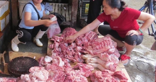 Hải Phòng: Chị bán thịt lợn xin giảm tội cho 2 phụ nữ hắt chất bẩn vào chiều nay?