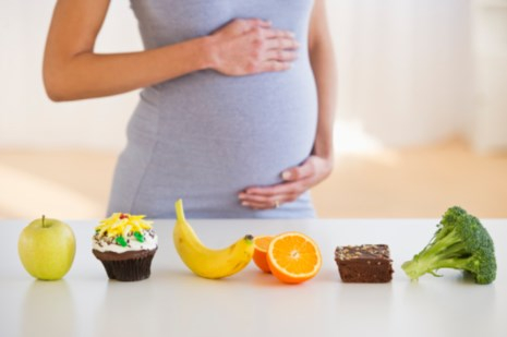 Phụ nữ mang thai bị ngộ độc thực phẩm sẽ c&oacute; nguy cơ ảnh hưởng đến mẹ v&agrave; thai nhi. Ảnh: Internet