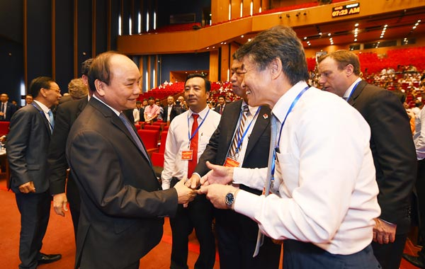 Thủ tướng Nguyễn Xu&acirc;n Ph&uacute;c gặp gỡ doanh nghiệp s&aacute;ng nay. (Ảnh: VGP)