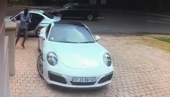 Tài xế Porsche 911 tỉnh táo thoát khỏi tên cướp có vũ khí